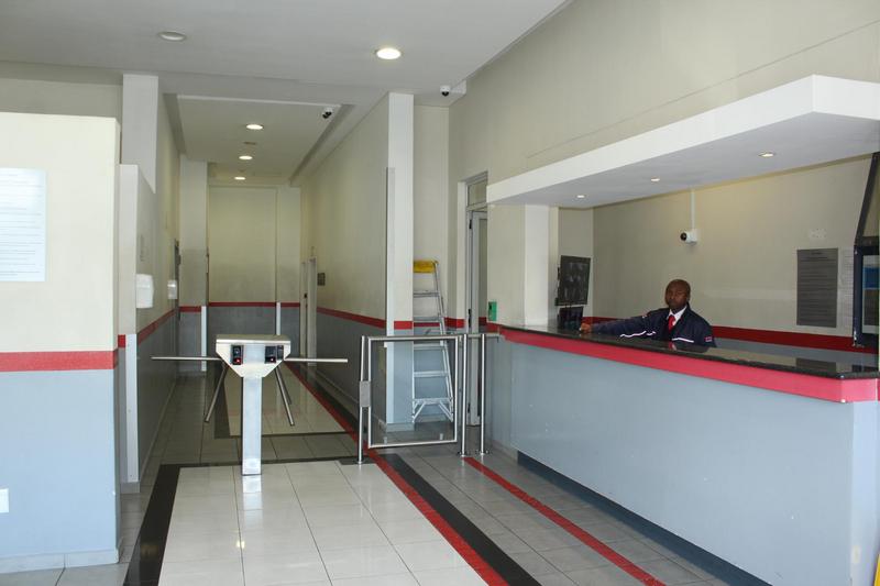 1 Bedroom Property for Sale in Goodwood Central Western Cape